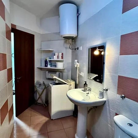 Two Bedroom Seafront 2 Apartman Vlora