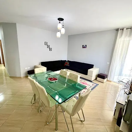 Two Bedroom Seafront 2 Apartman Vlora