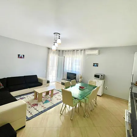 Two Bedroom Seafront 2 * Vlorë